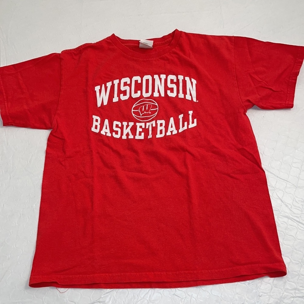 New Agenda University of Wisconsin Badgers red short sleeve t-shirt